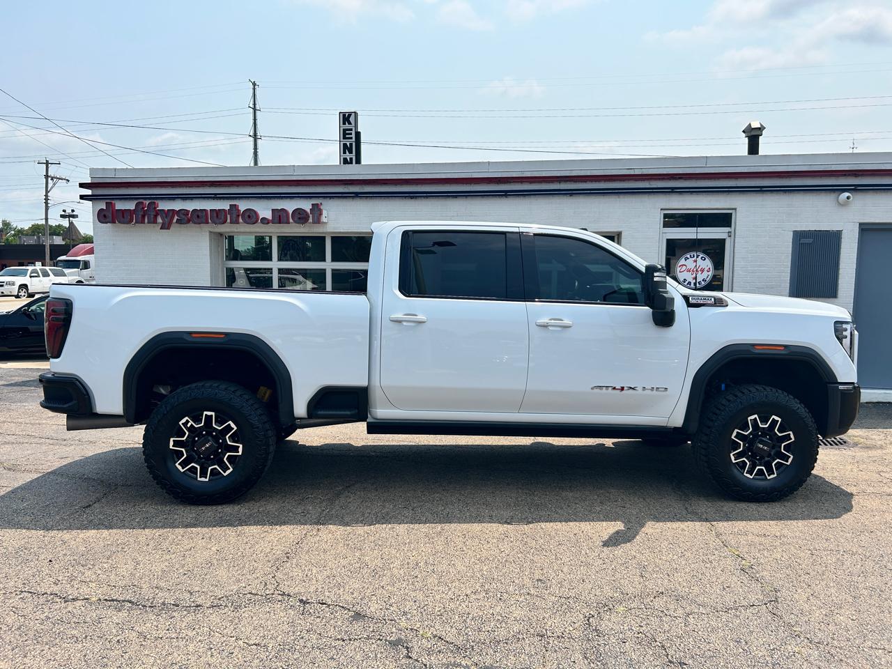GMC Sierra 2500HD 4WD Crew Cab 159" AT4X 2025