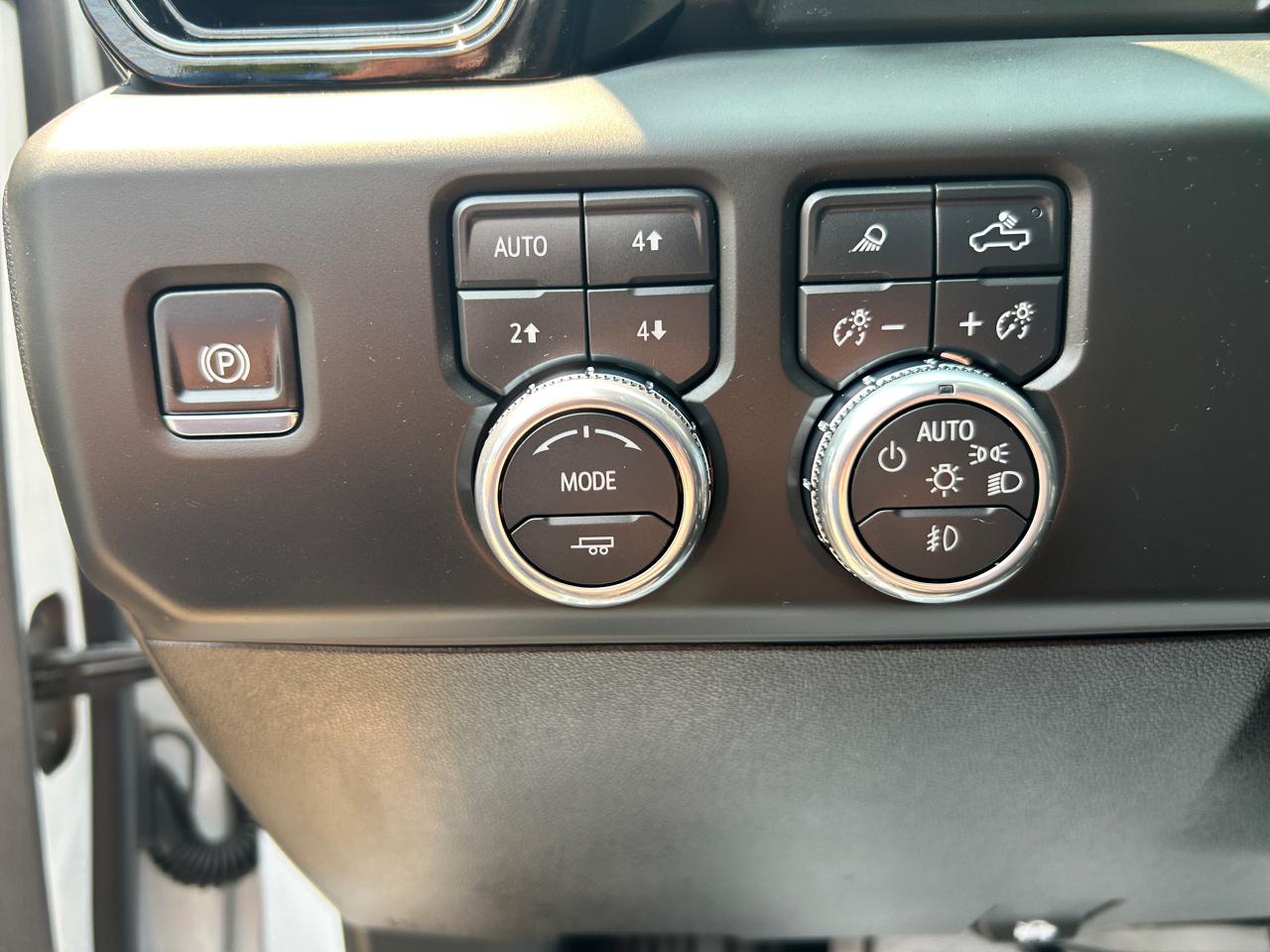 GMC Sierra 2500HD 4WD Crew Cab 159" AT4X 2025