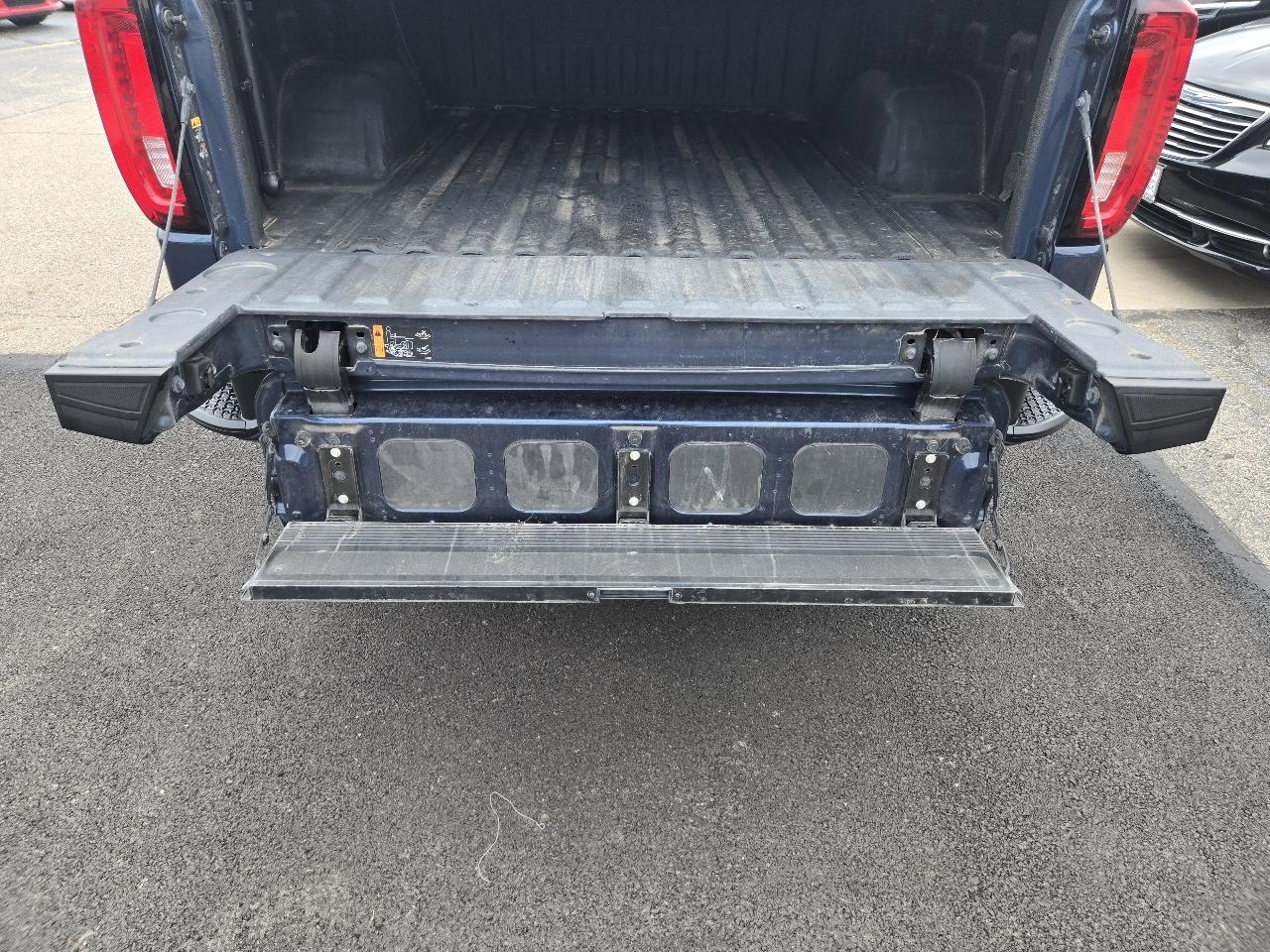 GMC Sierra 1500 4WD Crew Cab 147" Denali 2019