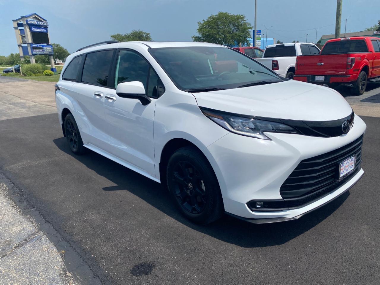 Toyota Sienna Woodland Edition AWD 7-Passenger (Natl) 2026