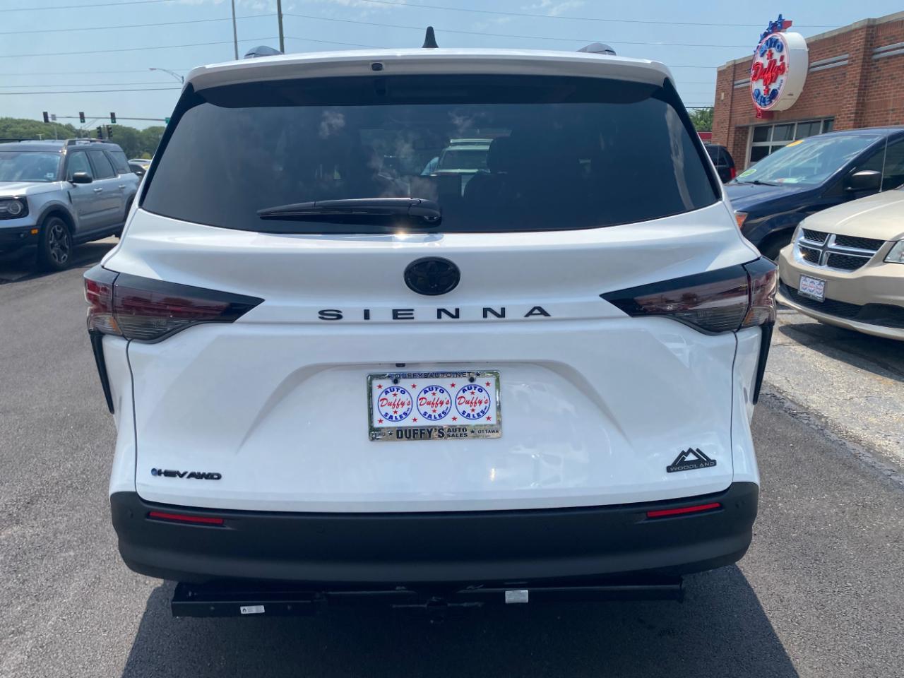 Toyota Sienna Woodland Edition AWD 7-Passenger (Natl) 2026