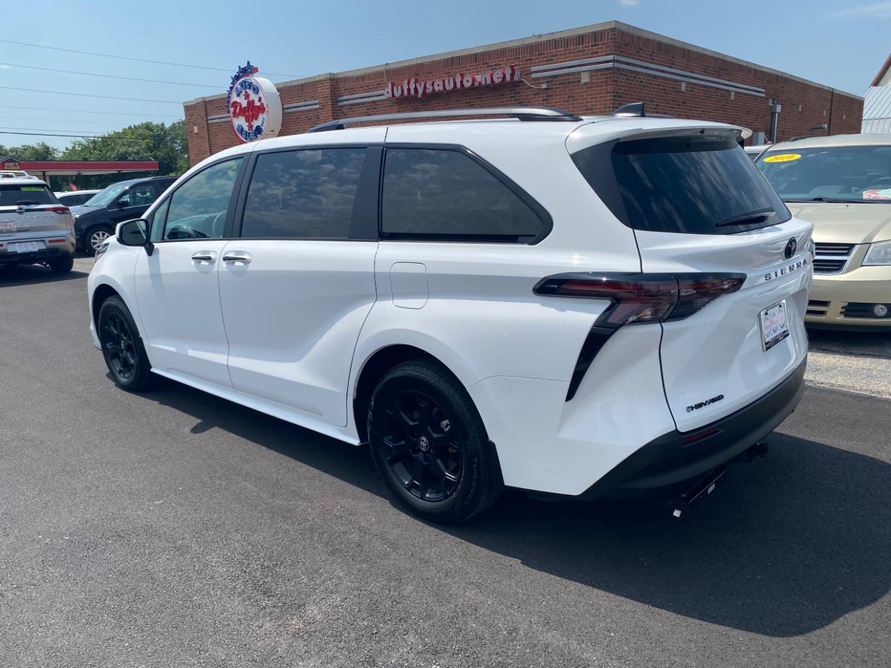 Toyota Sienna Woodland Edition AWD 7-Passenger (Natl) 2026