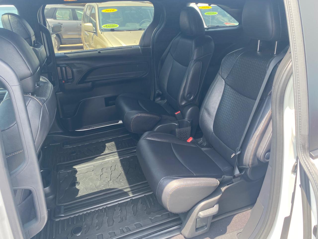 Toyota Sienna Woodland Edition AWD 7-Passenger (Natl) 2026