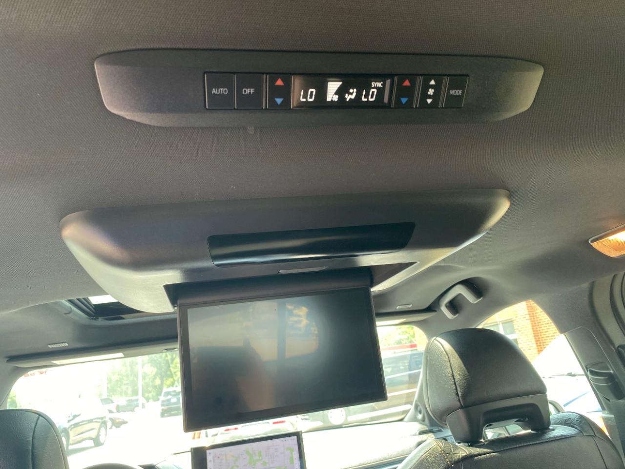 Toyota Sienna Woodland Edition AWD 7-Passenger (Natl) 2026
