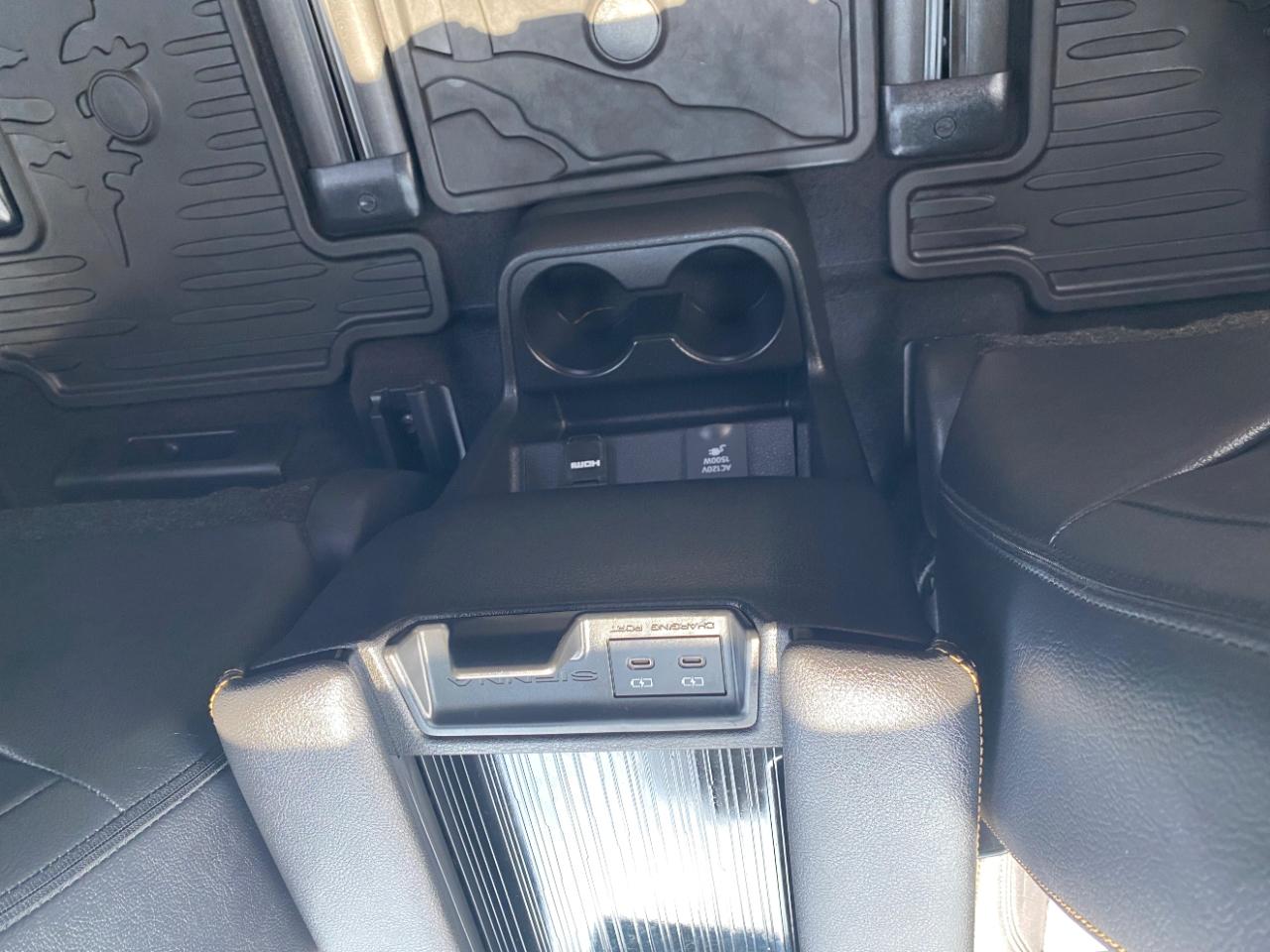 Toyota Sienna Woodland Edition AWD 7-Passenger (Natl) 2026