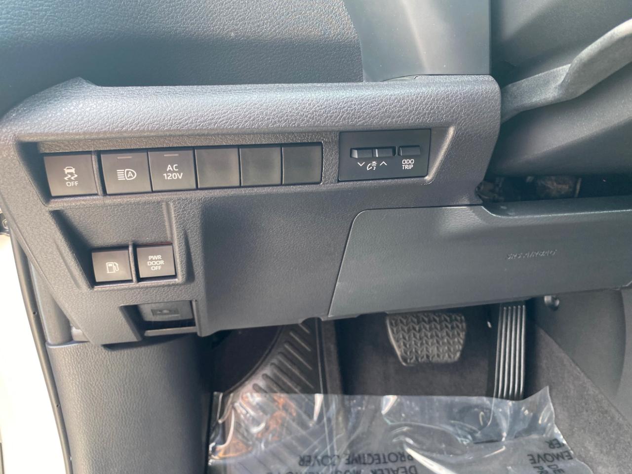 Toyota Sienna Woodland Edition AWD 7-Passenger (Natl) 2026