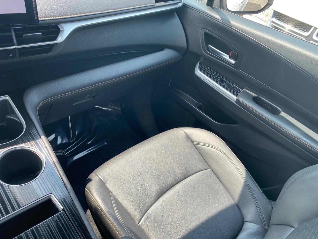 Toyota Sienna Woodland Edition AWD 7-Passenger (Natl) 2026