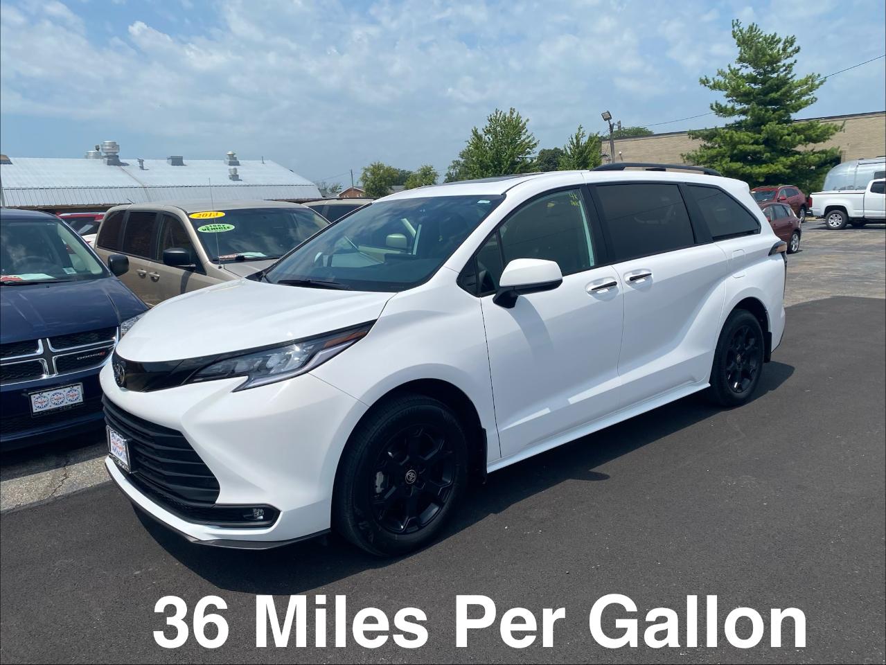 Toyota Sienna Woodland Edition AWD 7-Passenger (Natl) 2026