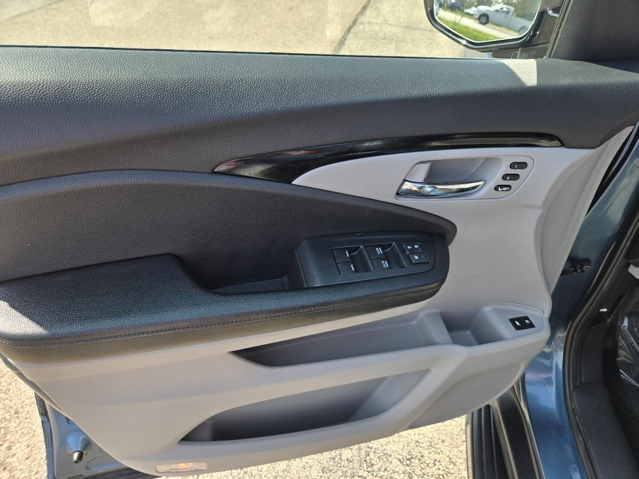 Honda Pilot AWD 4dr Touring w/RES & Navi 2016