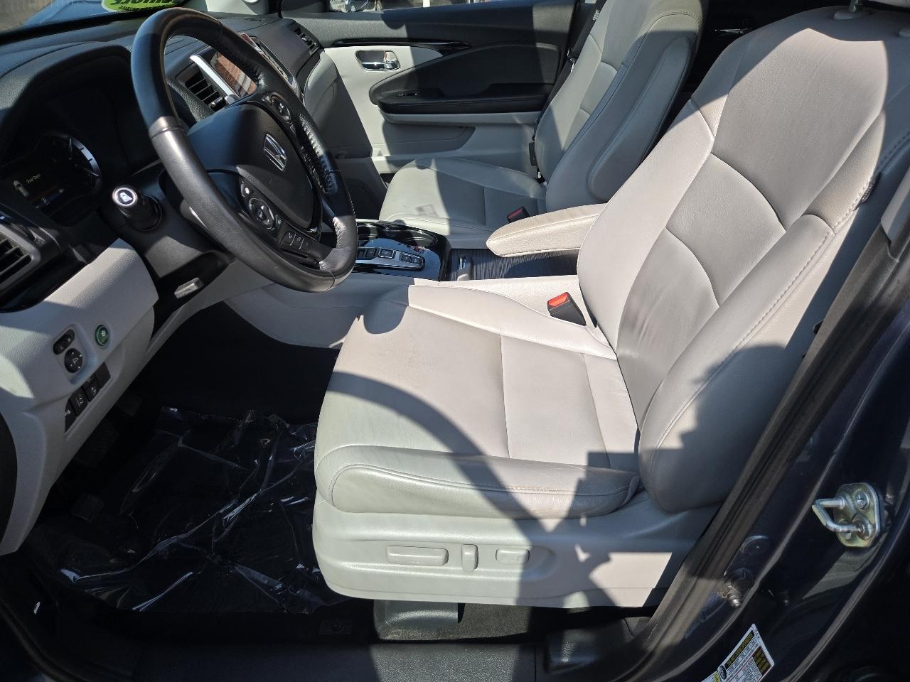 Honda Pilot AWD 4dr Touring w/RES & Navi 2016