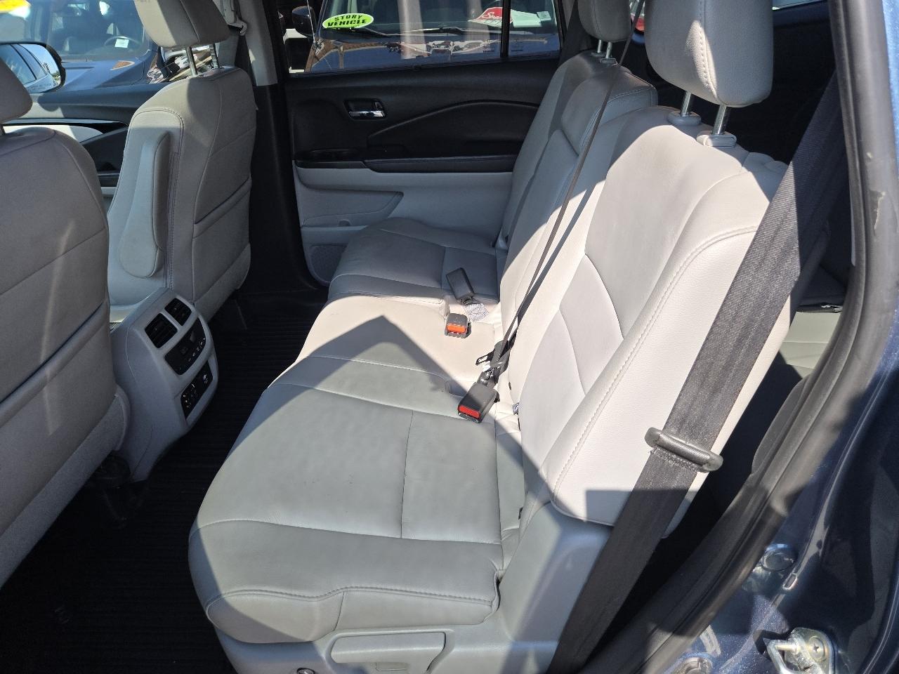 Honda Pilot AWD 4dr Touring w/RES & Navi 2016