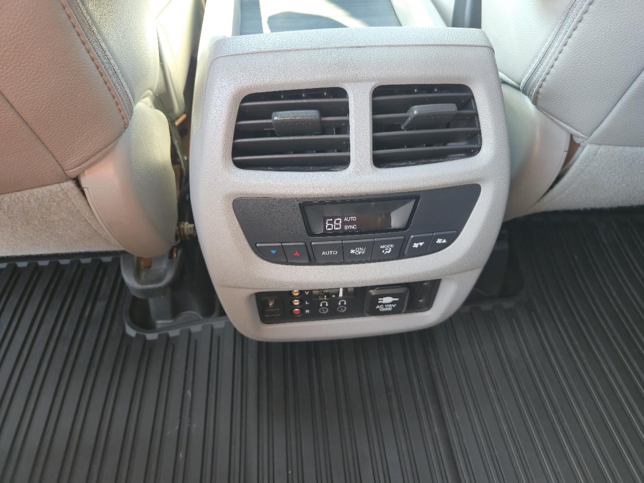 Honda Pilot AWD 4dr Touring w/RES & Navi 2016