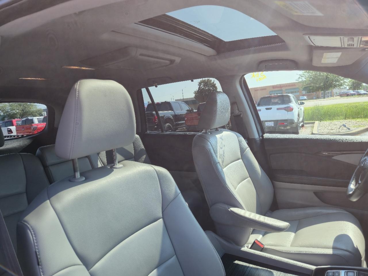 Honda Pilot AWD 4dr Touring w/RES & Navi 2016