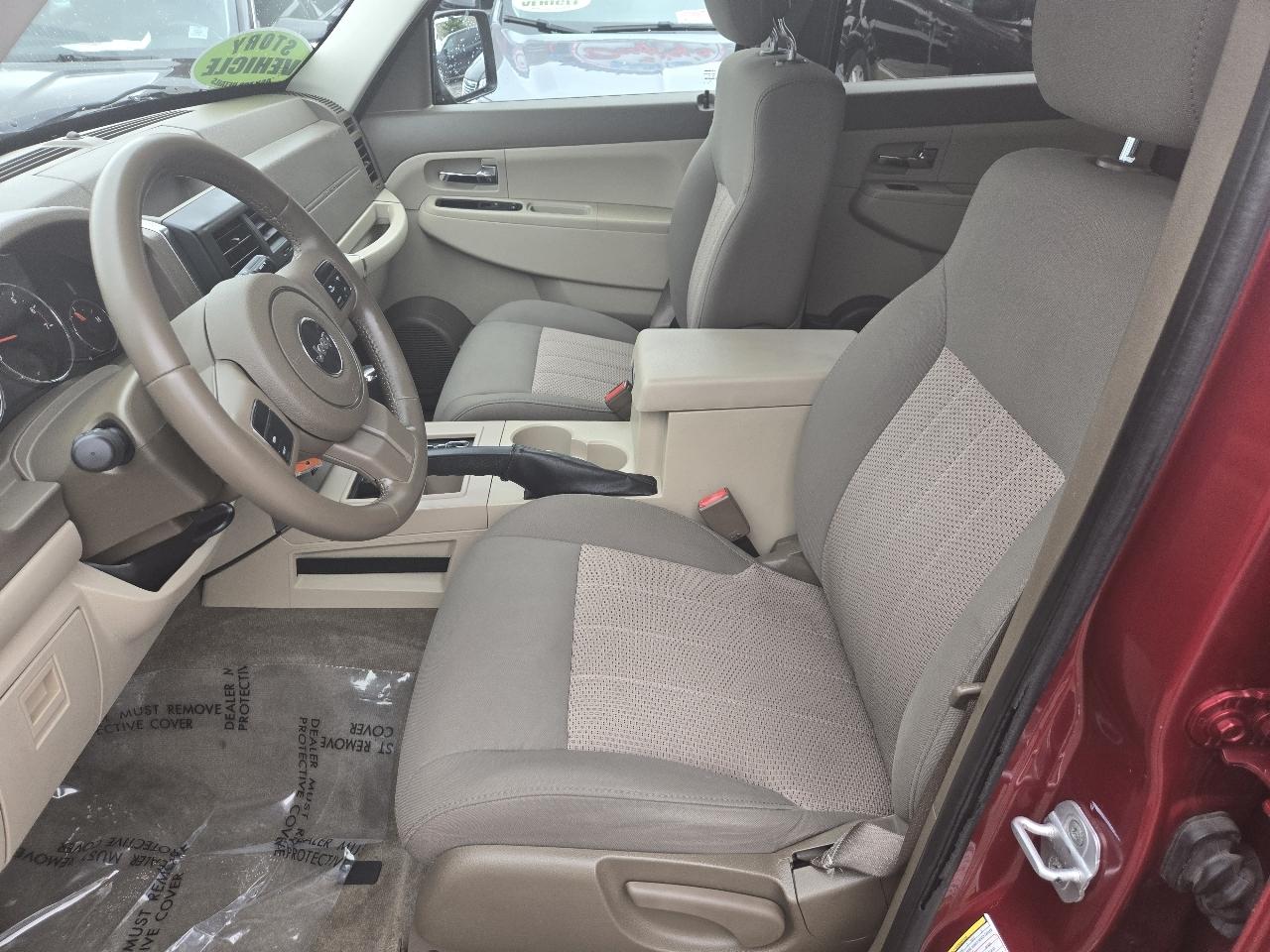 Jeep Liberty 4WD 4dr Sport 2011