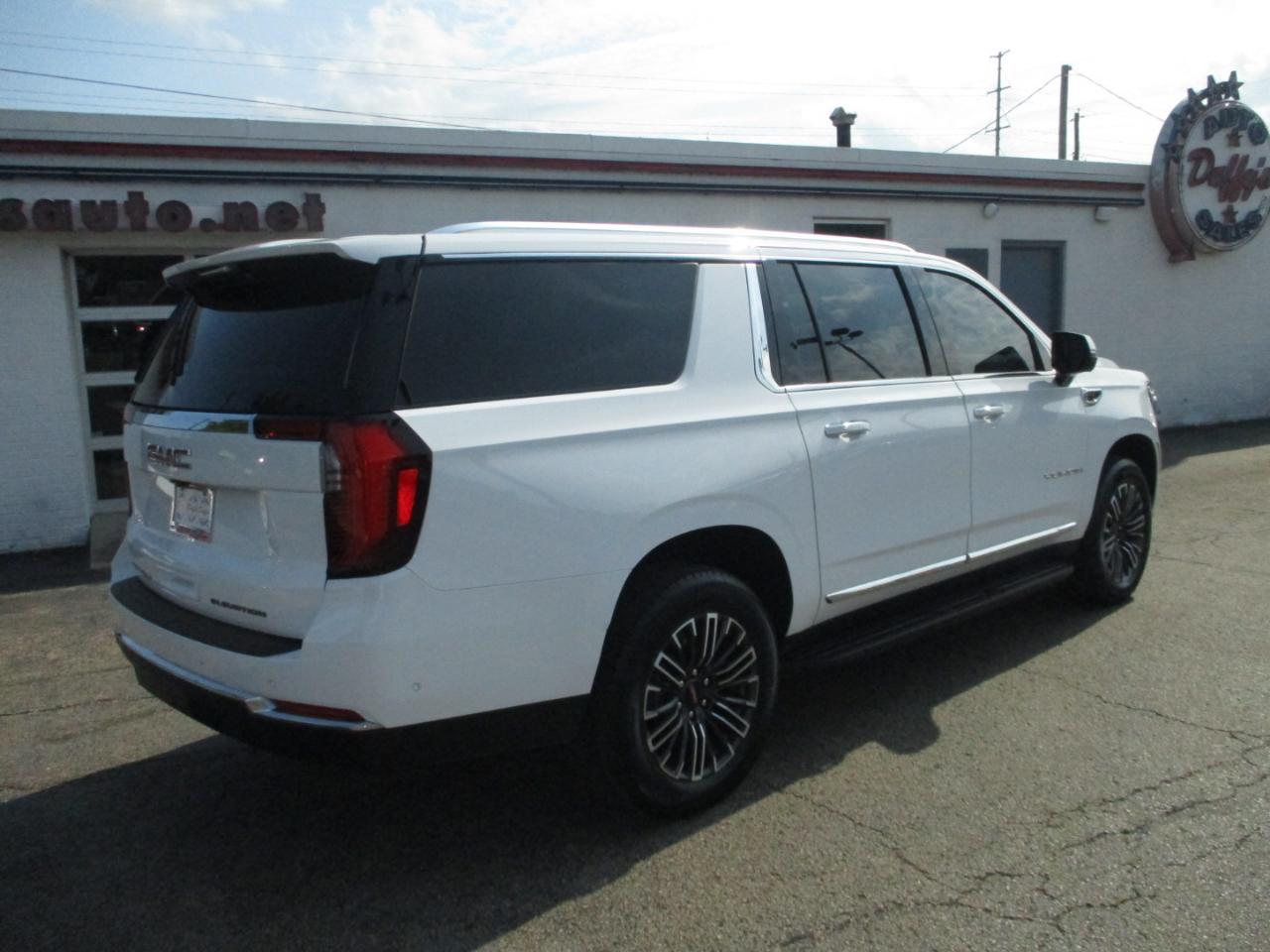GMC Yukon XL 4WD 4dr Elevation 2025