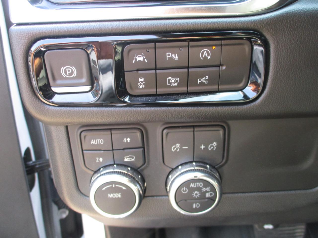 GMC Yukon XL 4WD 4dr Elevation 2025