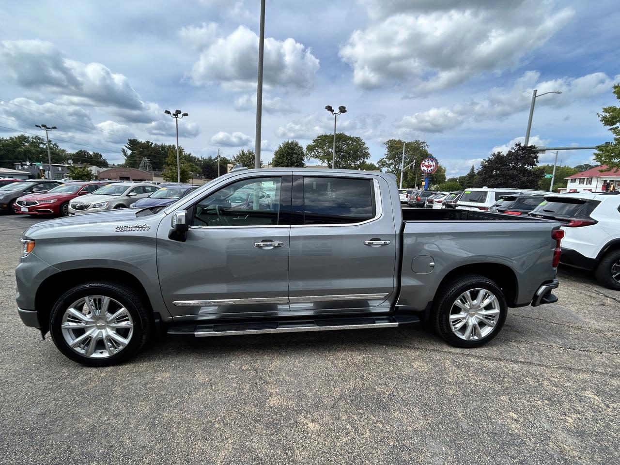 Chevrolet Silverado 1500 4WD Crew Cab 147" High Country 2024