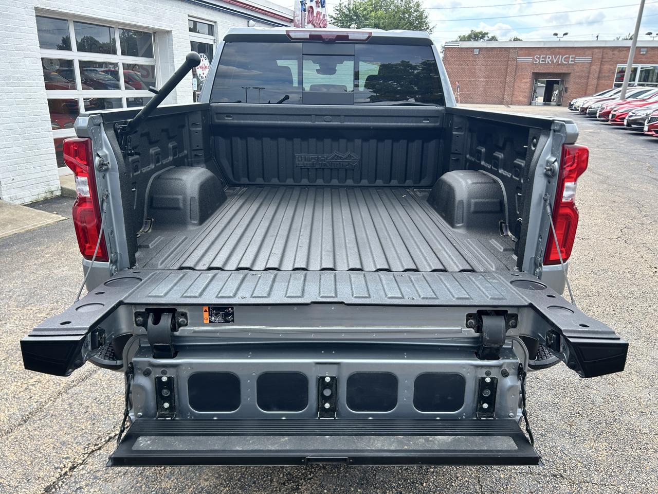 Chevrolet Silverado 1500 4WD Crew Cab 147" High Country 2024