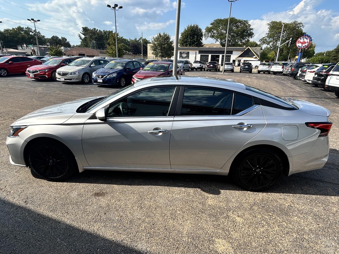 Nissan Altima SV FWD 2025