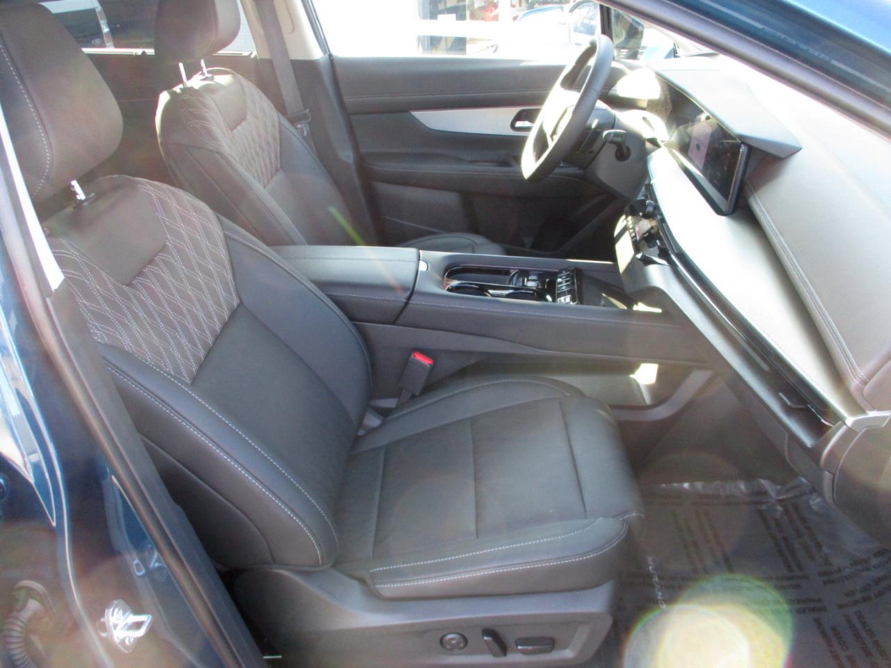 Nissan Murano AWD Platinum *Ltd Avail* 2026