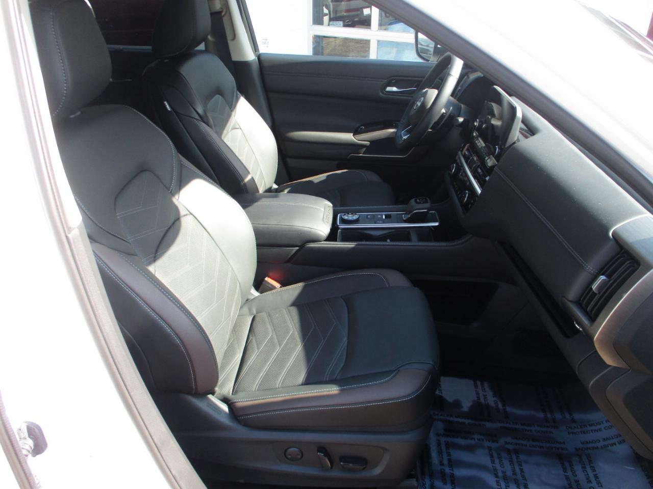 Nissan Pathfinder Platinum 4WD 2025