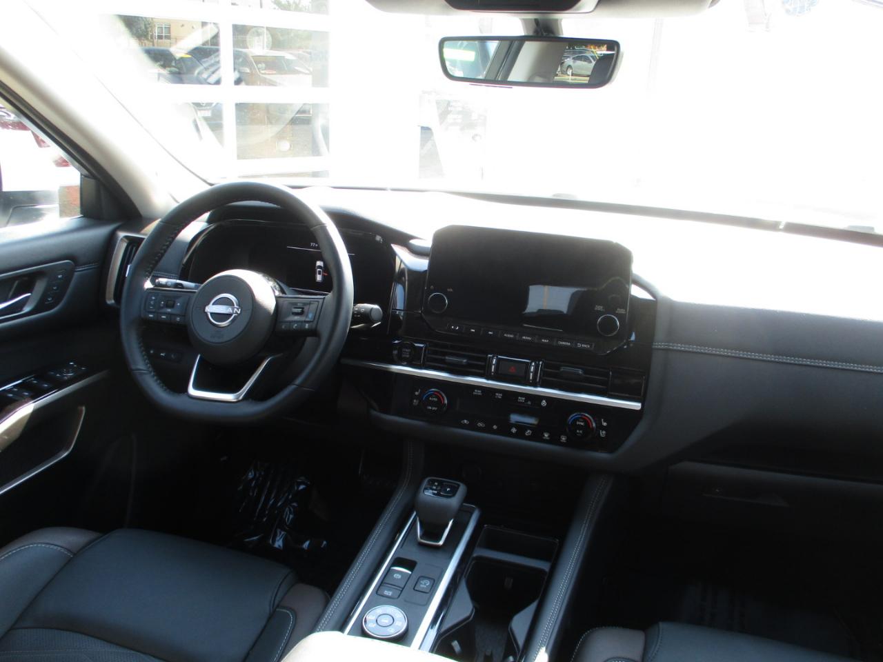 Nissan Pathfinder Platinum 4WD 2025