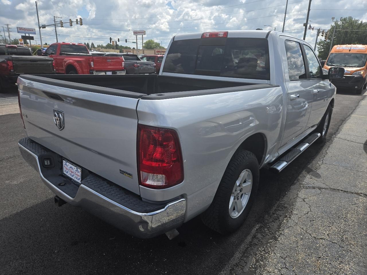 Dodge Ram 1500 2WD Crew Cab 140.5" SLT 2010