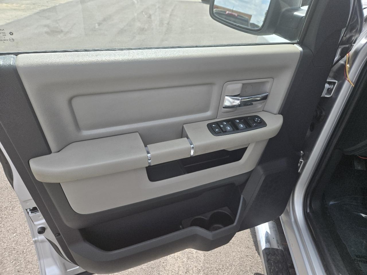 Dodge Ram 1500 2WD Crew Cab 140.5" SLT 2010