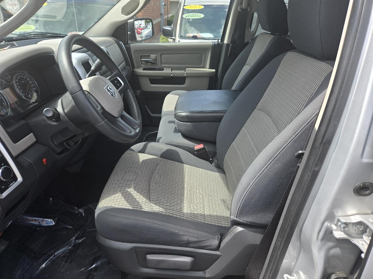 Dodge Ram 1500 2WD Crew Cab 140.5" SLT 2010
