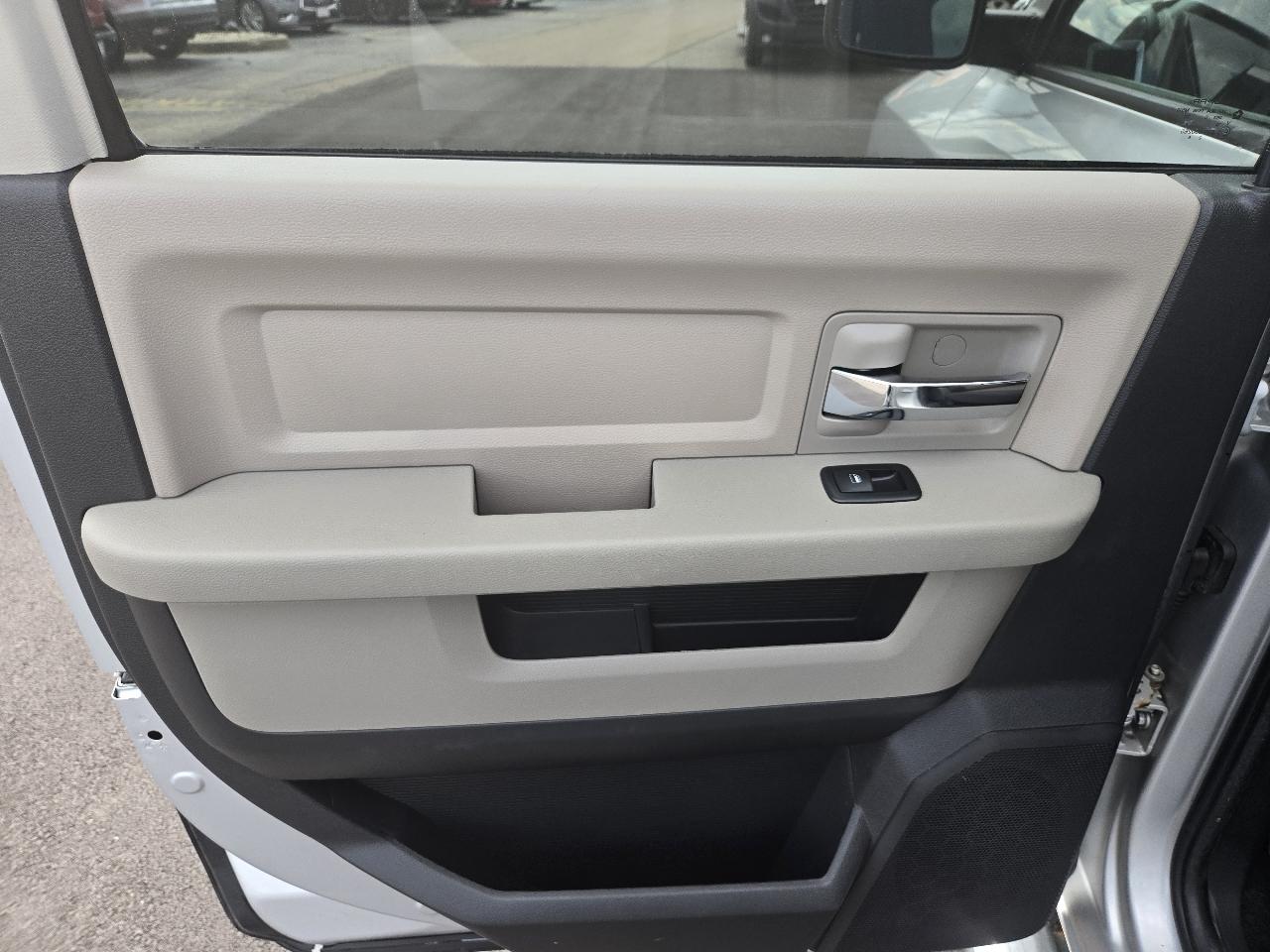 Dodge Ram 1500 2WD Crew Cab 140.5" SLT 2010