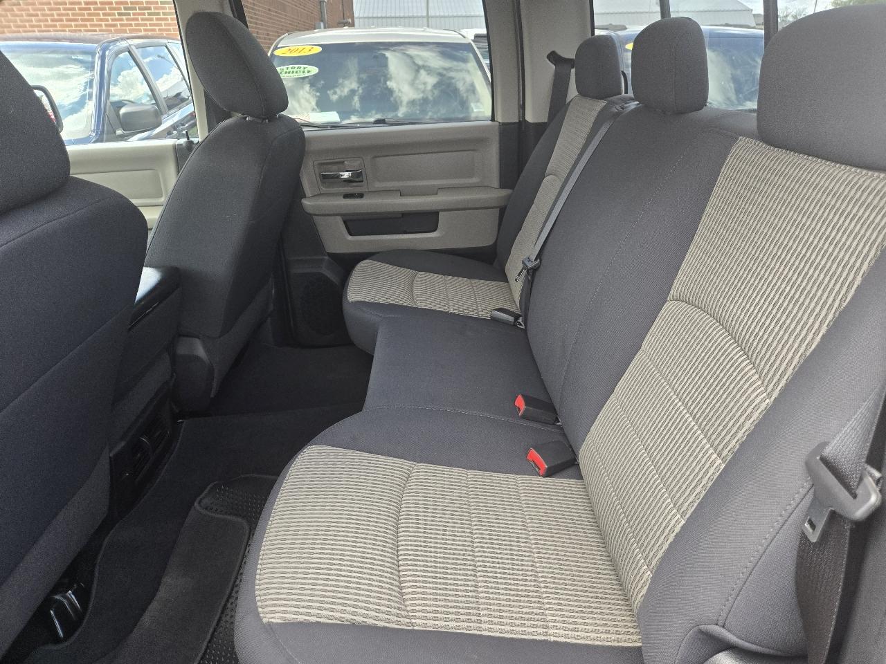 Dodge Ram 1500 2WD Crew Cab 140.5" SLT 2010