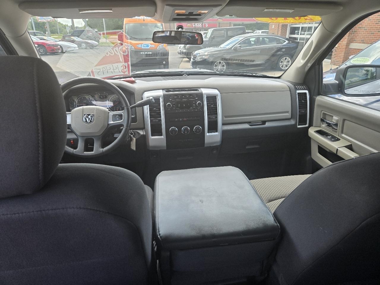 Dodge Ram 1500 2WD Crew Cab 140.5" SLT 2010