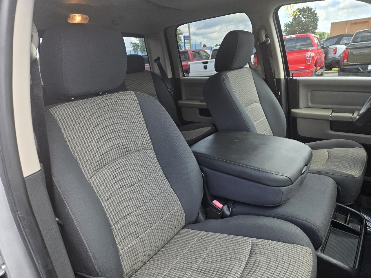 Dodge Ram 1500 2WD Crew Cab 140.5" SLT 2010
