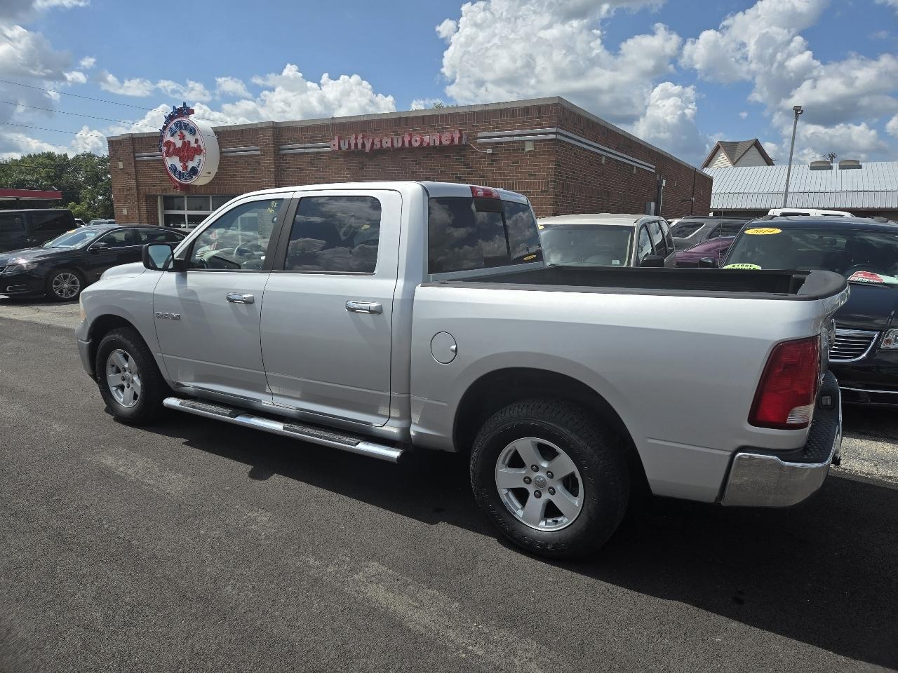 Dodge Ram 1500 2WD Crew Cab 140.5" SLT 2010