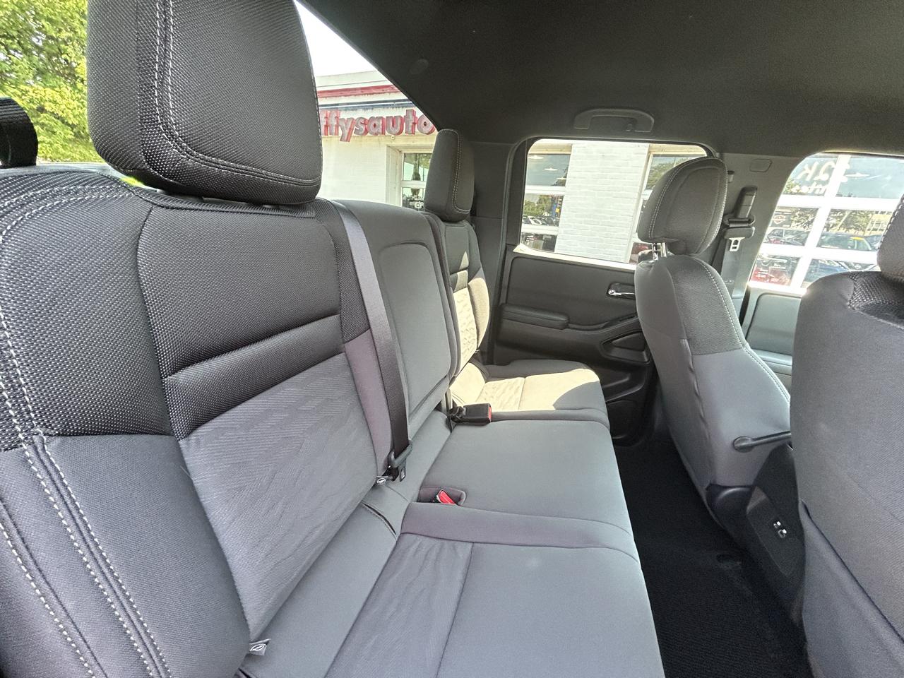 Nissan Frontier Crew Cab 4x4 SV Auto 2023