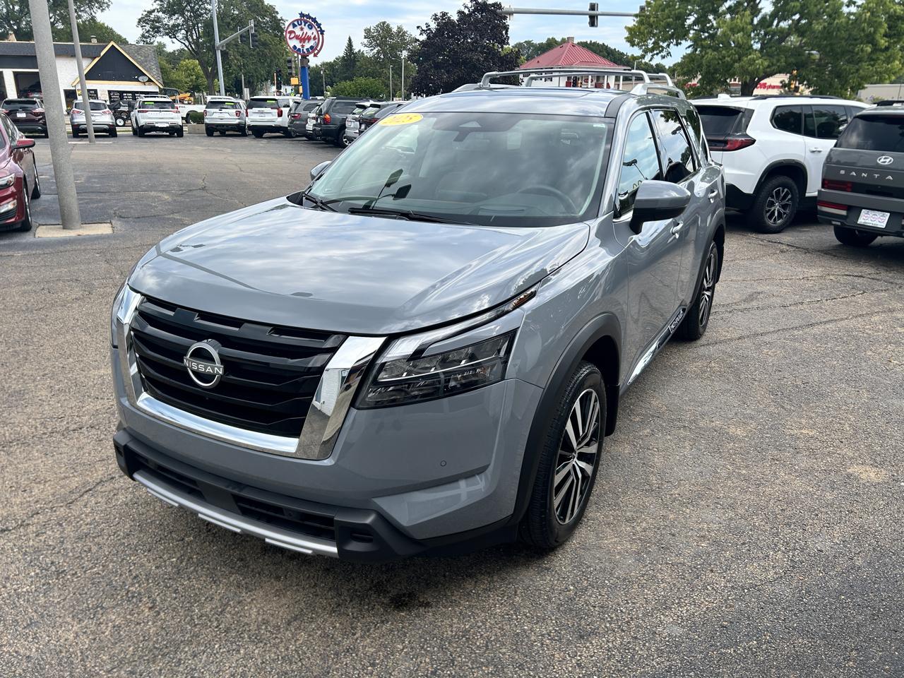 Nissan Pathfinder Platinum 4WD 2025