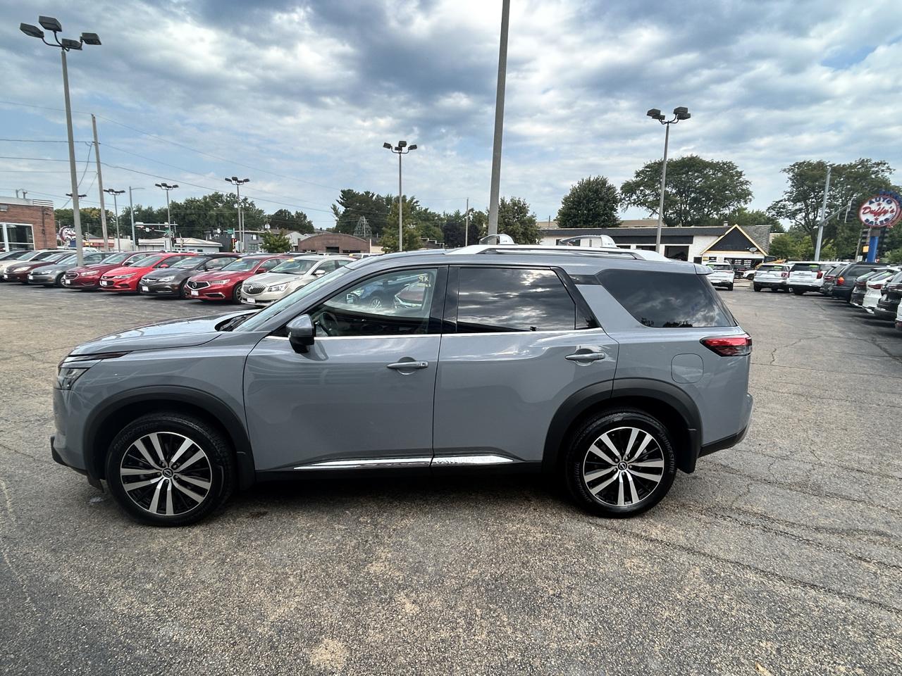 Nissan Pathfinder Platinum 4WD 2025