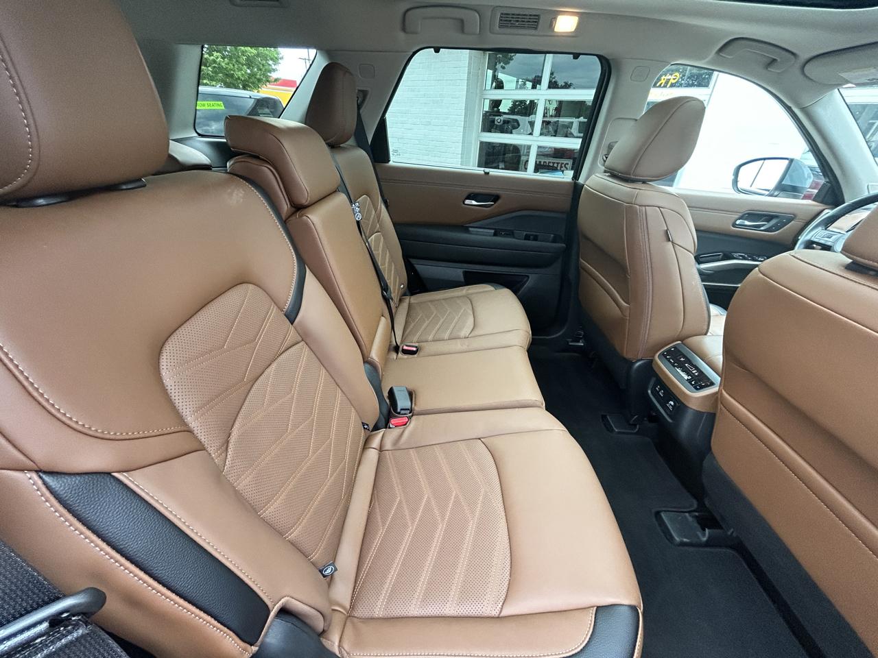 Nissan Pathfinder Platinum 4WD 2025