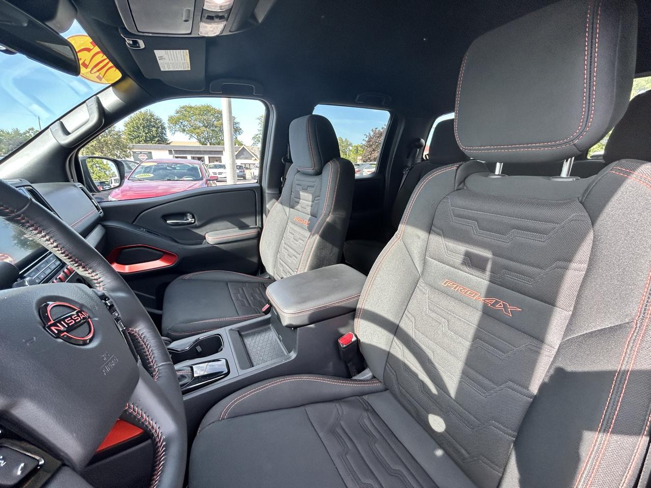 Nissan Frontier Crew Cab 4x4 PRO-4X 2025