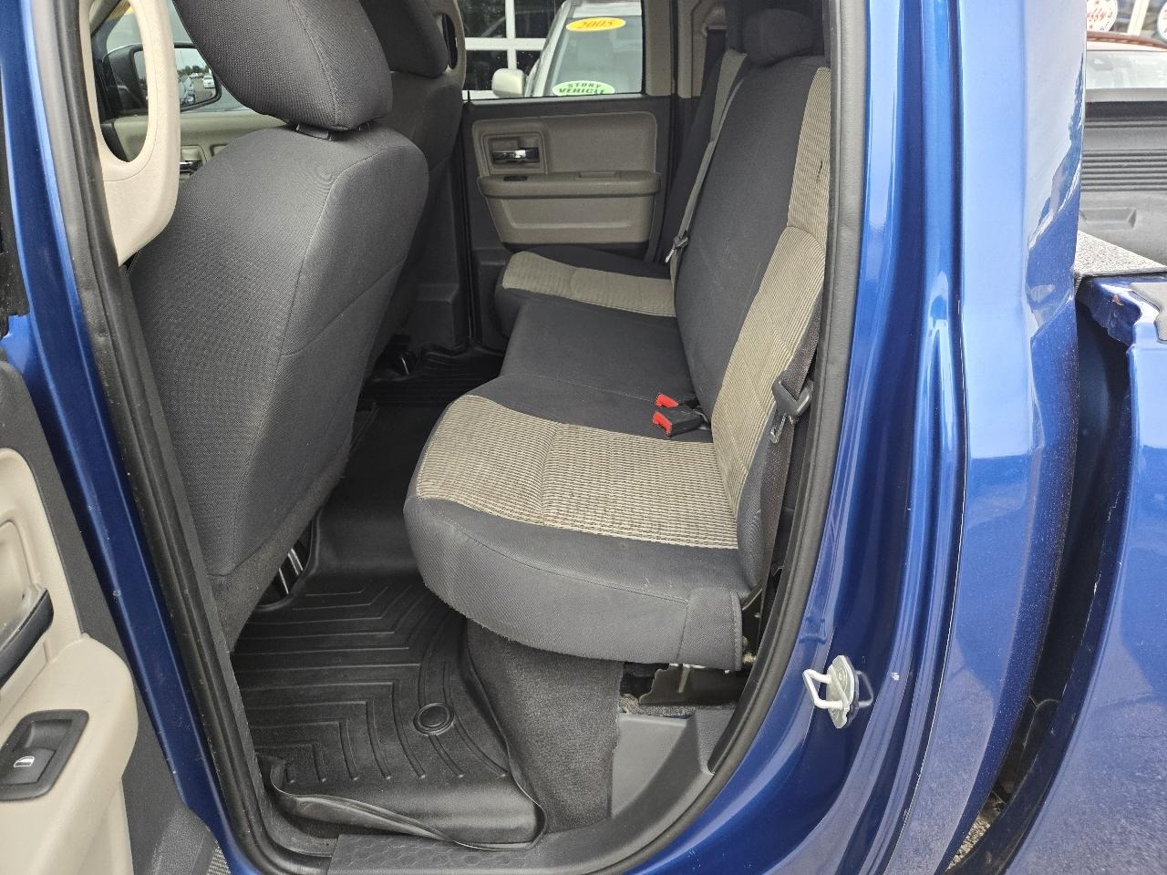 RAM 1500 4WD Quad Cab 140.5" SLT 2011