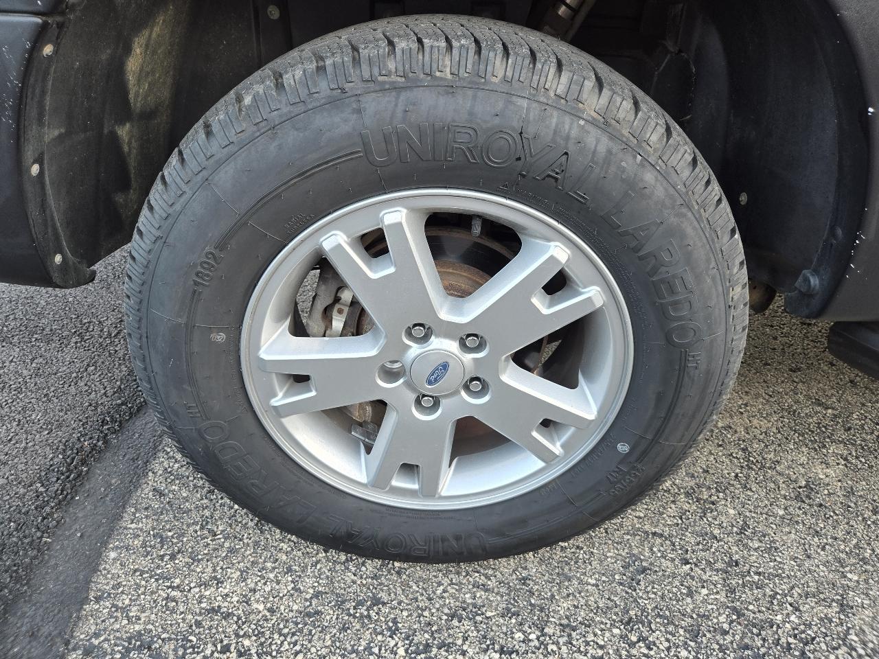 Ford Explorer Sport Trac 4WD 4dr XLT 2010
