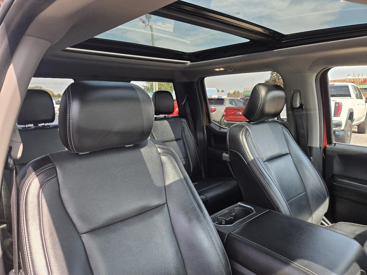 Ford F-150 4WD SuperCab 145" Lariat 2017