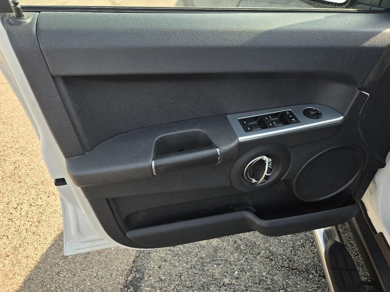 Jeep Commander 4WD 4dr Sport 2010