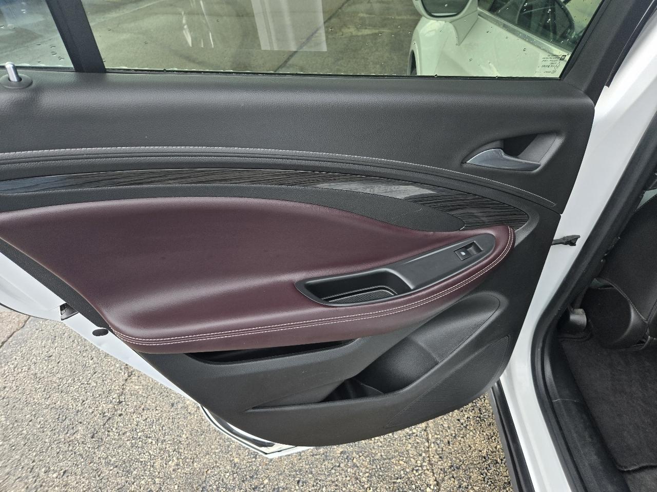 Buick Envision FWD 4dr Essence 2017