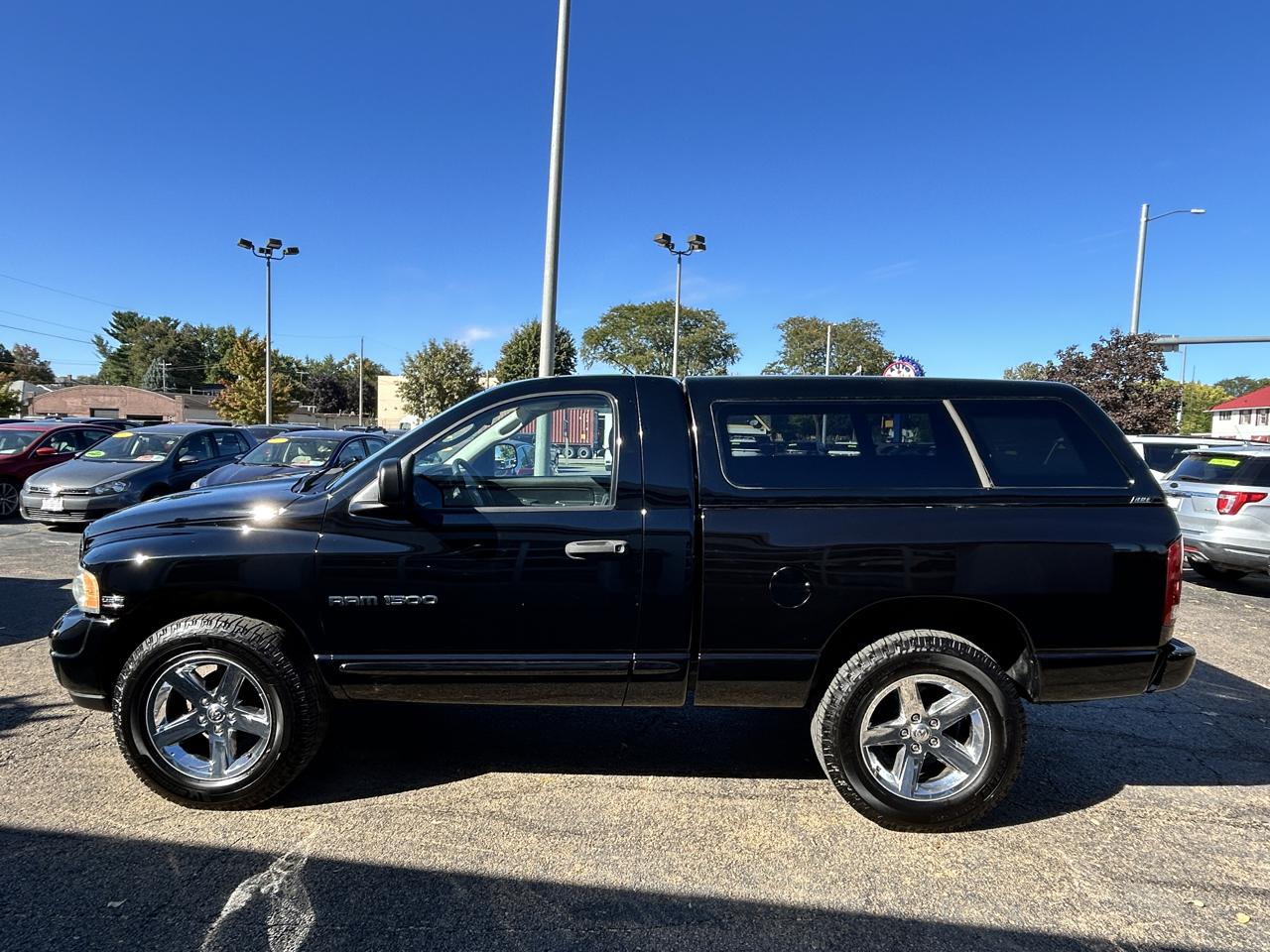 Dodge Ram 1500 2dr Reg Cab 120.5" WB 4WD SLT 2004