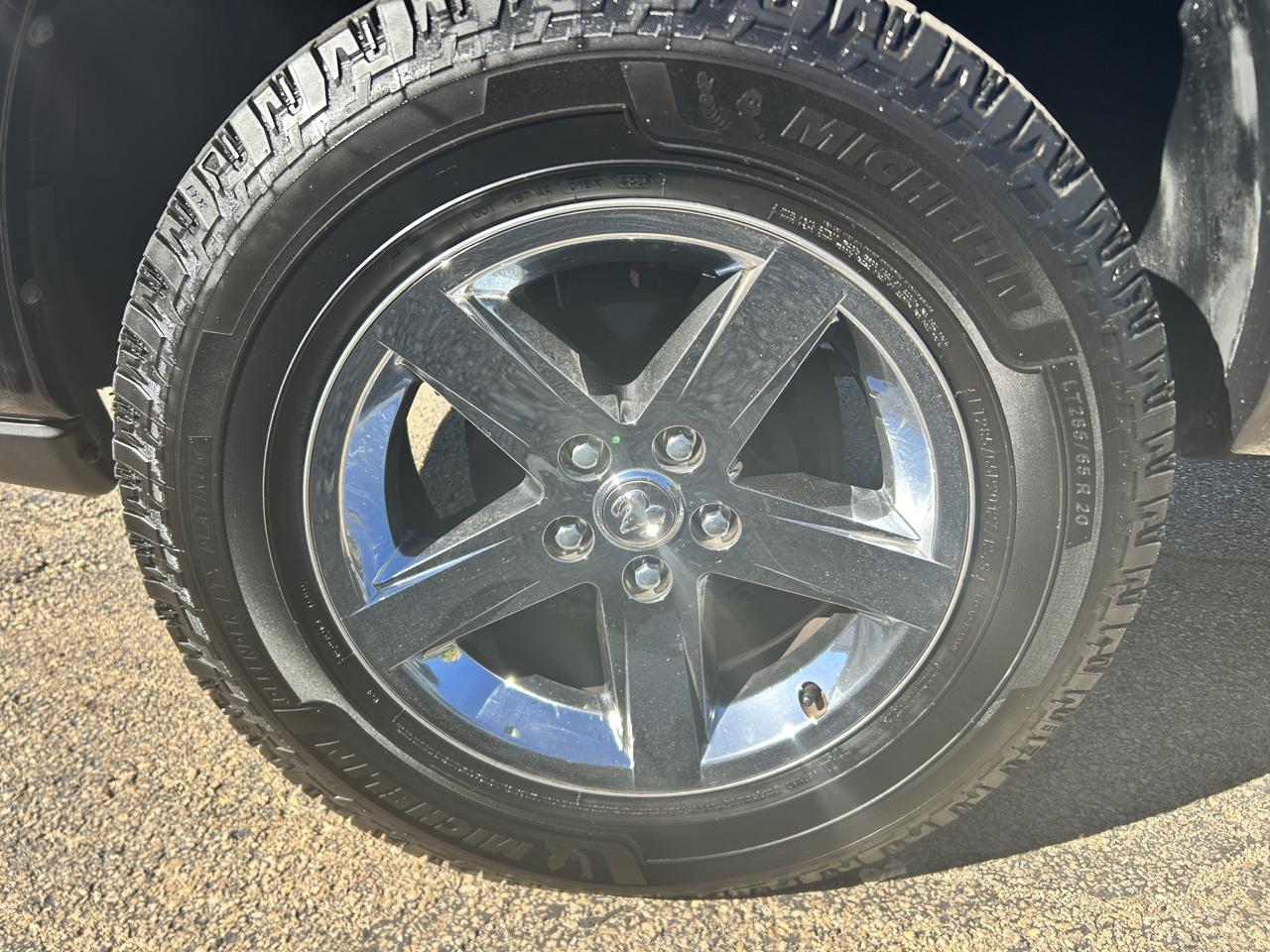 Dodge Ram 1500 2dr Reg Cab 120.5" WB 4WD SLT 2004