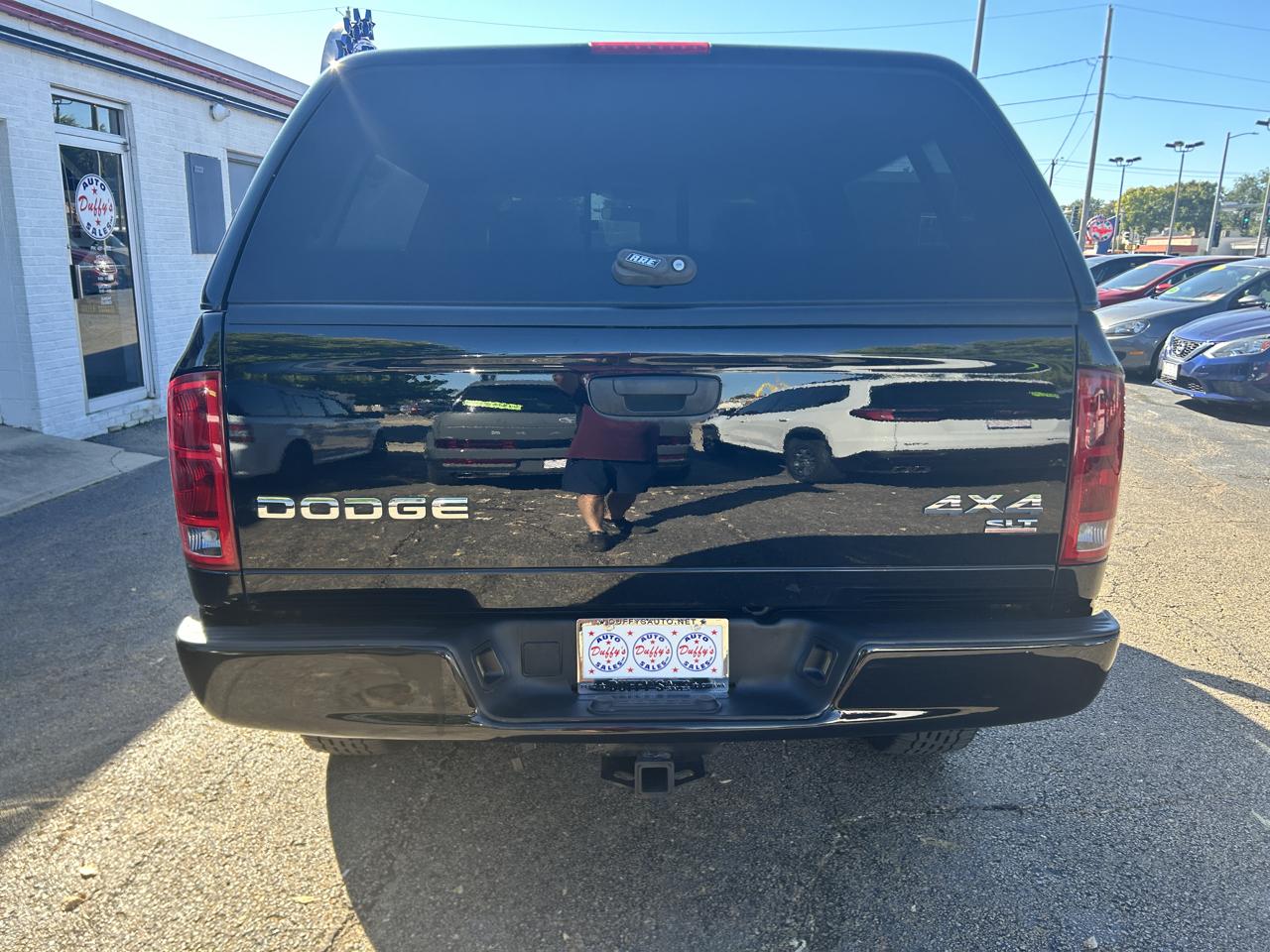 Dodge Ram 1500 2dr Reg Cab 120.5" WB 4WD SLT 2004