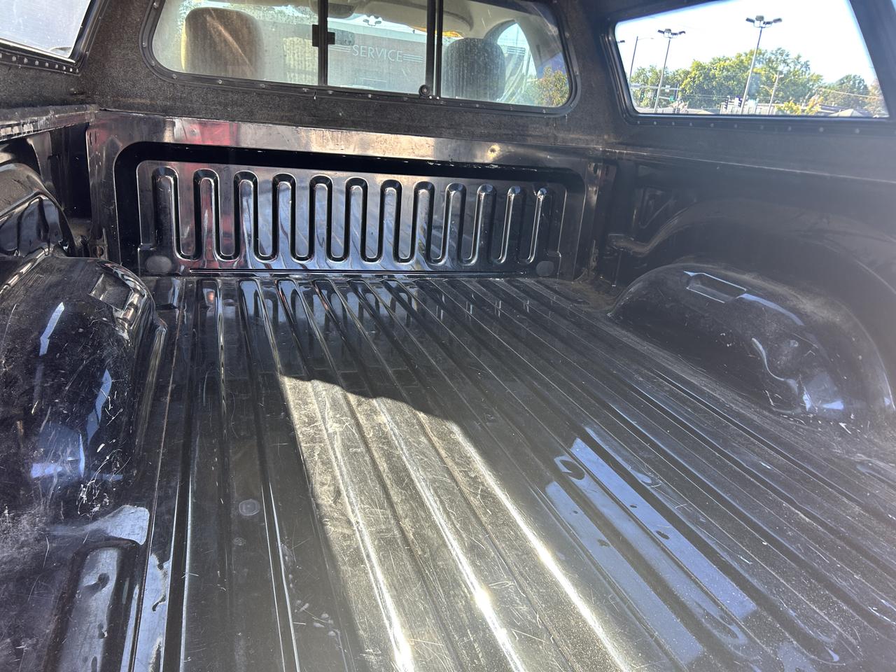 Dodge Ram 1500 2dr Reg Cab 120.5" WB 4WD SLT 2004