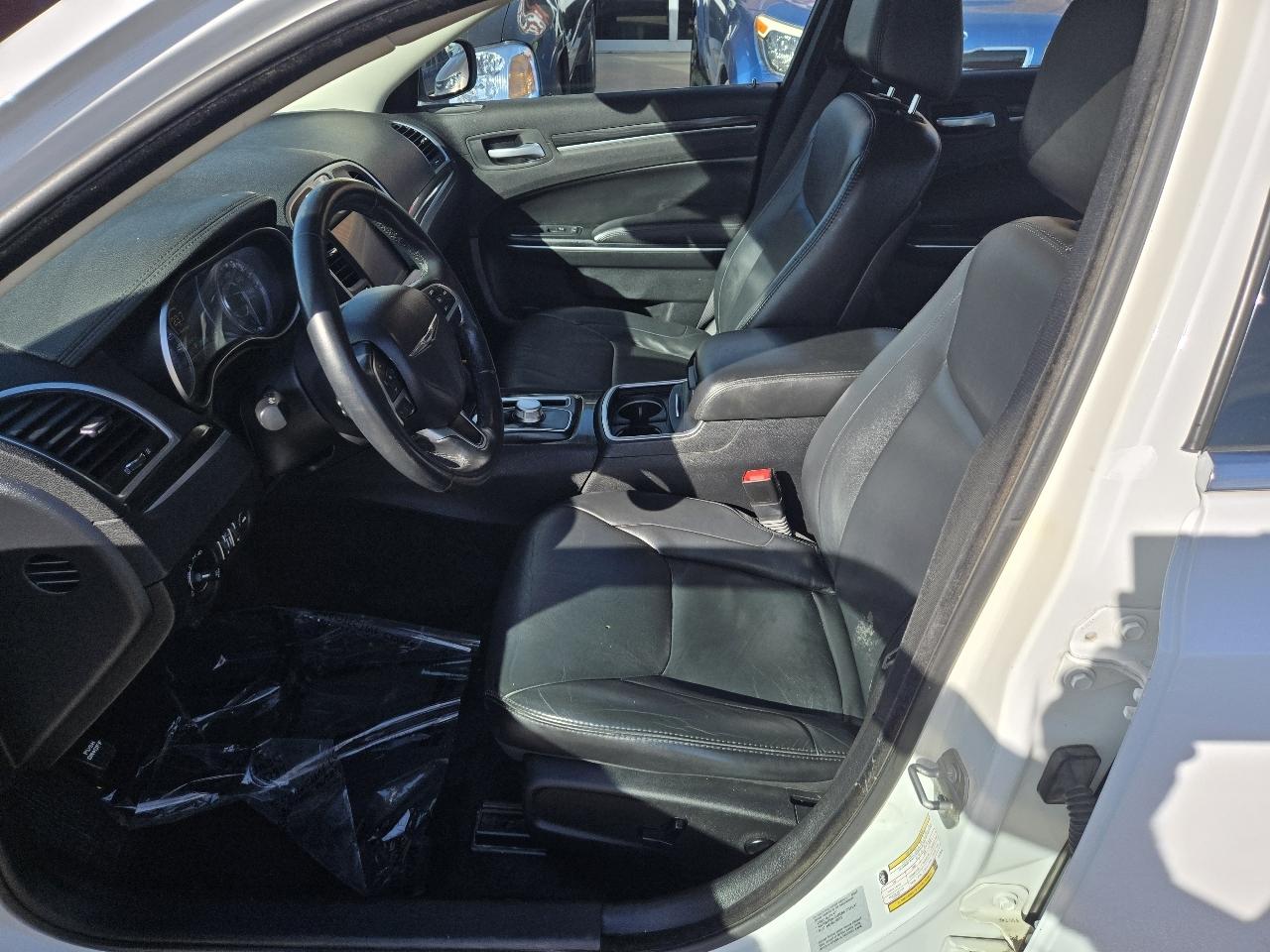 Chrysler 300 4dr Sdn Limited RWD 2016