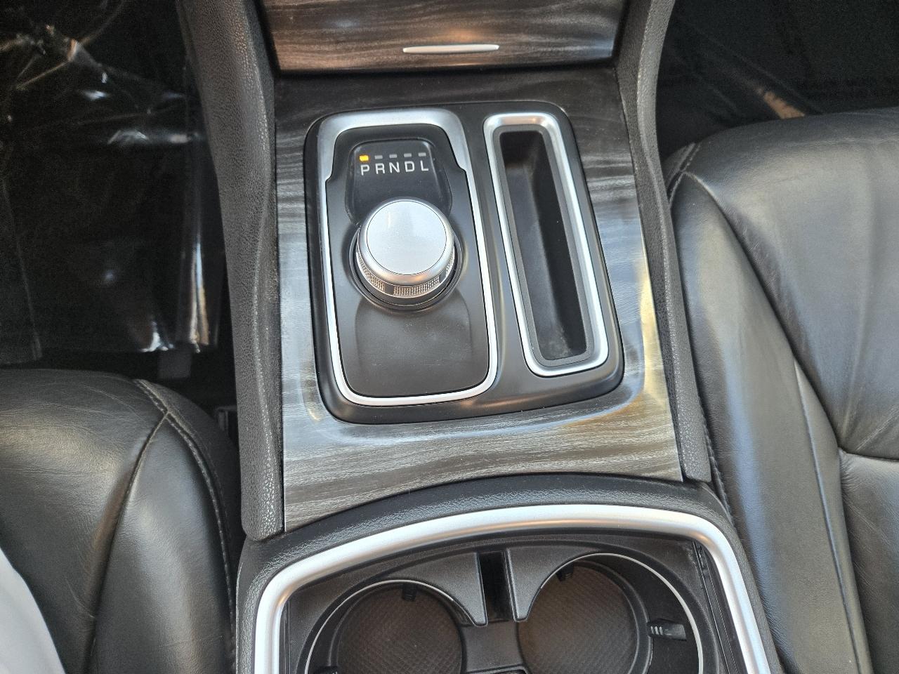 Chrysler 300 4dr Sdn Limited RWD 2016